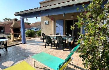 Belle villa entièrement climatisée 4 chambres 10 couchages, fibre WIFI, 2 terrasses parking privatif dans résidence sécurisée piscine commune 800 m de la mer LRCS69 - Foto 17