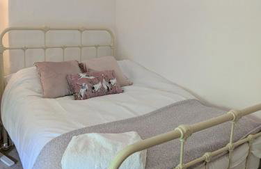 Period Thatched Cottage Towcester - Photo 31