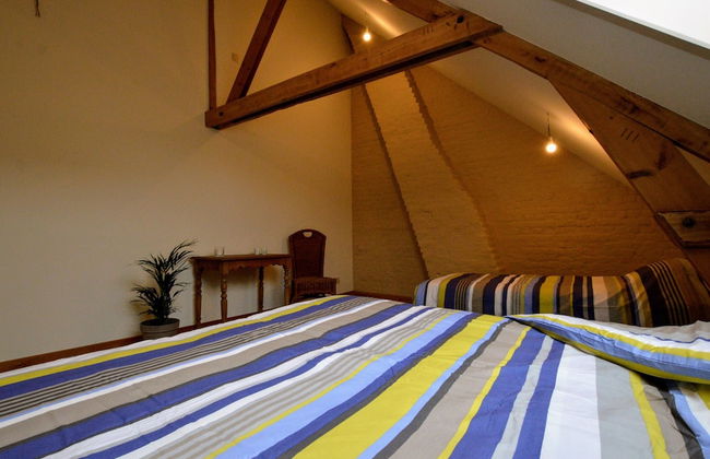 Spacious Holiday Home With Pond in Poperinge - Photo 21