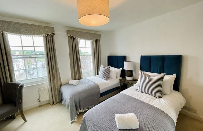 Dolls House - Luxury Townhouse - From 400 Per Night - Photo 61