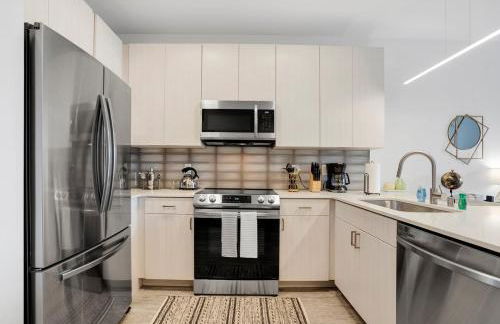 Pool with Free Covered Parking and Washer & Dryer in Unit - Foto 6