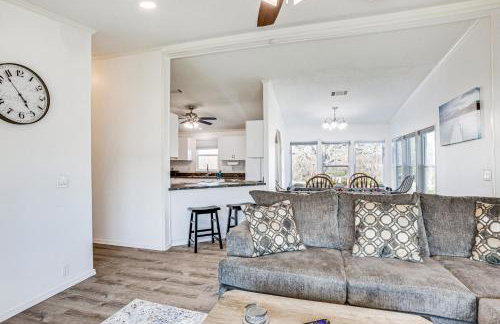 Waterfront Trinity Vacation Rental with Hot Tub! - Photo 6