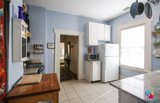 Artist's House Upper Apt Walk to Forsyth - Photo 21