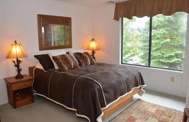 Seven Springs Sunridge 1 BR Loft Deluxe Condo, Ski-In/Out by RedAwning - Photo 2