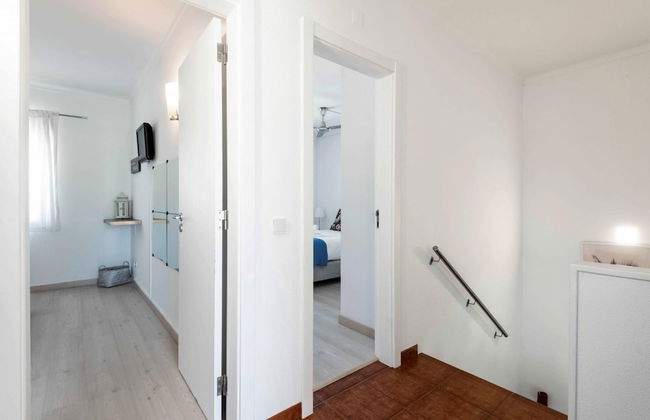 Sesimbra Stylish Villa by Homing - Photo 39