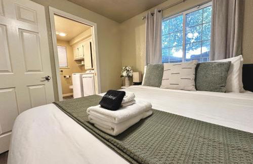 Near Downtown- Kitchen-washerdryer-parking - Foto 2