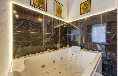 Suite bien être - jacuzzi et sauna / love room - Foto 29