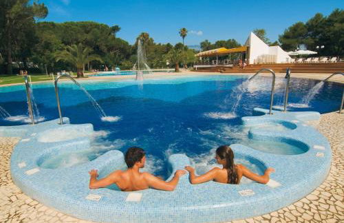 Chalet w/ Terrace & Pool - Foto 48