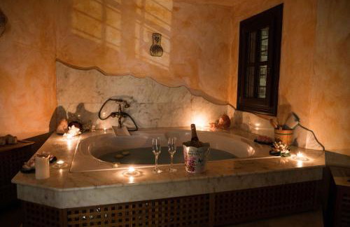 Tranquil Infinity Pool Getaway (private jacuzzi and steam bath, pool, garden, sea and city views) - Foto 9