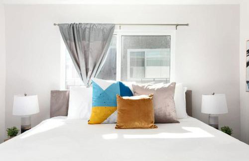 Relax in Spacious 3BR Apt Sleeps 8 and Parking - Foto 19