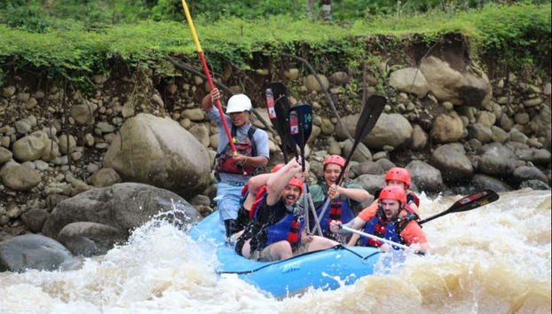 Sorteando los rápidos de La Fortuna