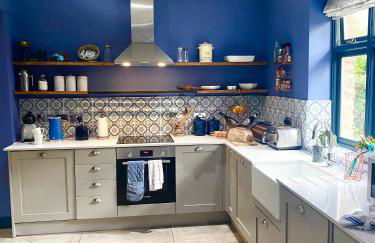 Beautiful 5 bedroom house with hot tub & fire pit - Foto 5