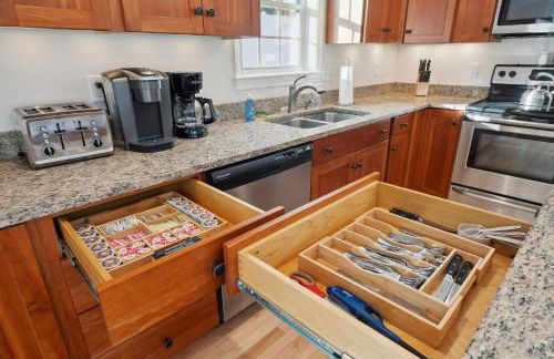 Winnisquam Landing Lakefront Firepit Deck - Foto 10