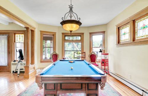 Mountain View Victorian with Convenient Location and Lots of Space tp Play farmhouse - Foto 20