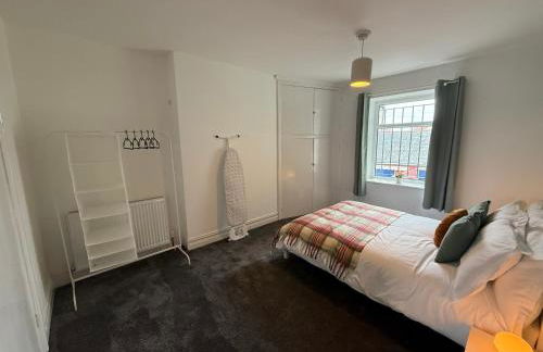 Duke's Retreat - 4 BR Sleeps 8 Ideal 4 Contractors - Foto 3