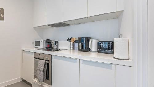 #79 World Famous Rotunda Skyline Views - Near Victoria Square - Sleeps 6 - " Perfect for contractors and Families" - Foto 5, stove