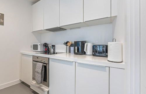 #79 World Famous Rotunda Skyline Views - Near Victoria Square - Sleeps 6 - " Perfect for contractors and Families" - Foto 5