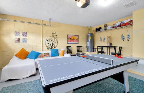 5BR Cottage w Pool & Hot Tub Near Disney - Foto 29