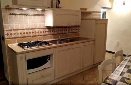 HOST4U - CLEMENTI HOUSE with Terrace in Cozy Italian Village - Foto 7