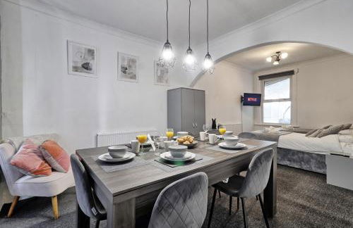 Beautiful Spacious four bedroom house with parking for 2 cars, 5 minute walk to southend station - Foto 11