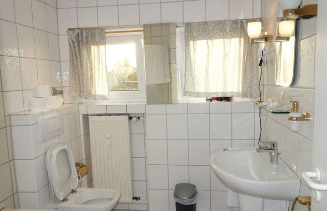 Tolstov-Hotels Generous 3 Room Apartment - Photo 37