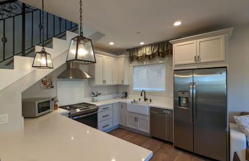 Modern comfort, prime location, 360 views, 4 BR entire house - Foto 11