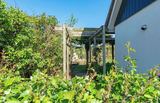 Villa w/ Electric Charging & Parking - Foto 20