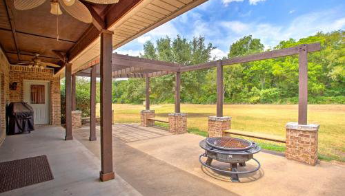 Spacious Stallion Lake Ranch Home with Patio - Foto 2