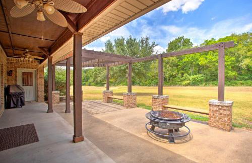 Spacious Stallion Lake Ranch Home with Patio - Foto 2
