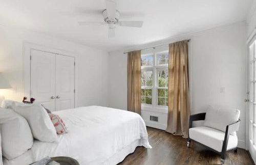 Luxury Sag Harbor Home with Heated Pool & Charm - Foto 24