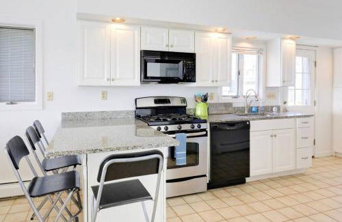 Cheerful 3 Bedroom Beach Front Cottage with Fire Place - Foto 13