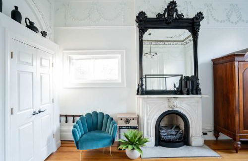 Walk to Stadiums & Downtown, Jet Tub, Historic Apt - Foto 19