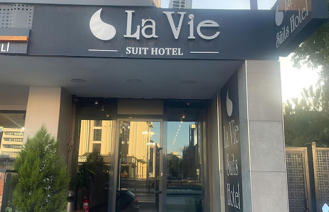 La Vie Suit Hotel - Photo 30