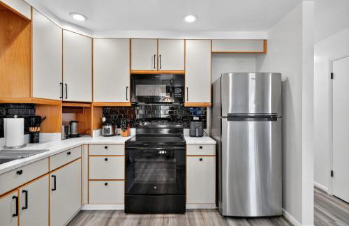 4BR House Mins to Downtown Annapolis with Firepit, Basement Bar, & Sleeps 12 - Foto 10