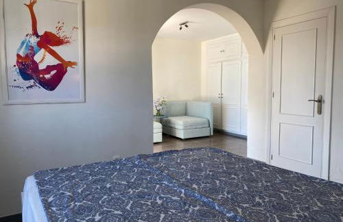 Villa with a big garden and heated pool - Photo 29