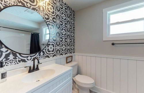 Steps to the HOF-Football Fans Dream Stay - Foto 20