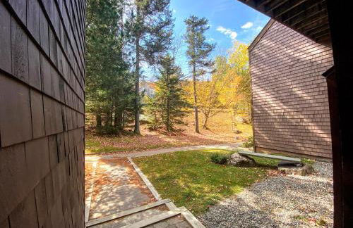 R8 Luxury Bretton Woods Ski-In Ski-out townhome next to beginner ski area w fast wifi and keyless entry - Foto 96