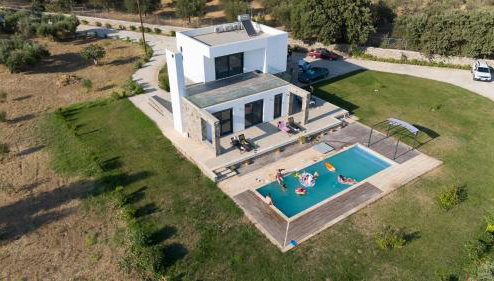 Villa & Stone House with Pool, 10 Mins to Skala Eressos Beach - Foto 1, Garden, sunbed, Garden view