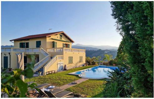 Gorgeous Apartment In Camporosso - Photo 1