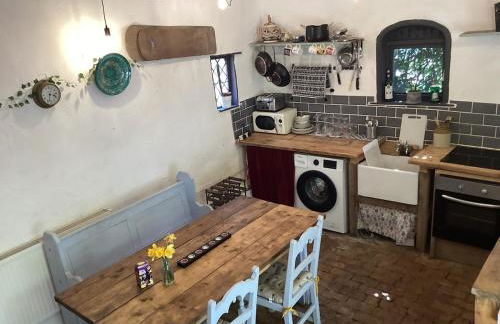 The Eclectic Coach House - Photo 3