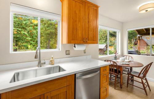 Riverfront Retreat Hot Tub Sauna Yard Gazebo and VIEWS - Foto 42