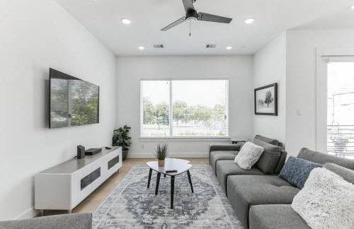 Modern Luxury retreat in downtown - Photo 33