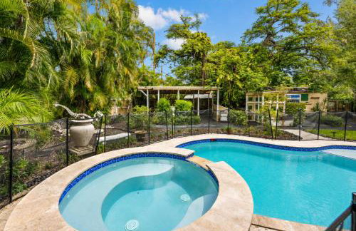 2 Homes • Hot Tubs x2 • Heated Pool • Fire Pit - Foto 7