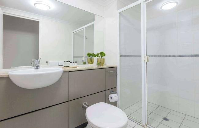 Oaks Brisbane River City Suites - Photo 24