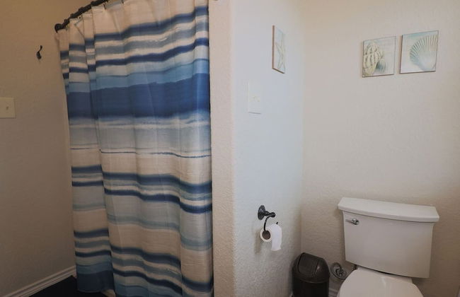 Superb Home With Private Walkover to Beach - Foto 29