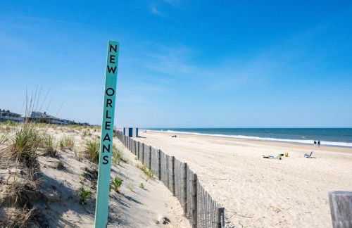 NEW 3BR-3BA Beach Block with Parking - Photo 35