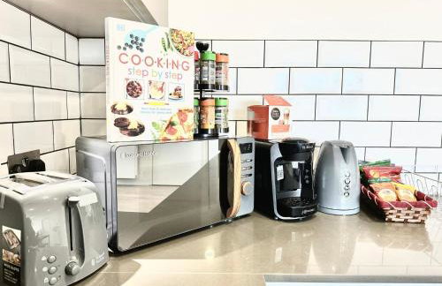 Convenient Contractor & Family Stay - 5 Guests, Pets Welcome, Parking Included! - Photo 44