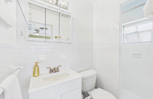 Pet-Friendly 3BR Coastal Retreat Walk to Beach - Foto 18