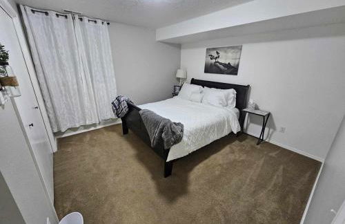 Centrally Located 1500 SqFt Private Guest Suite with Hot Tub - Foto 20