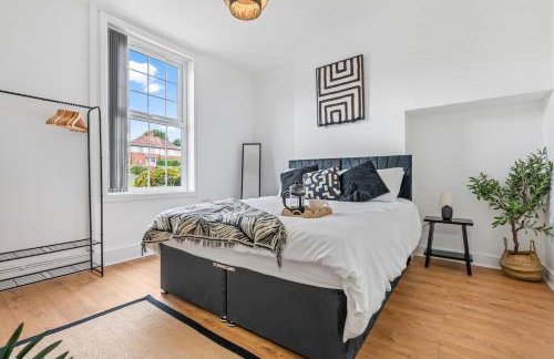 Stylish 4Bed Executive Stay WiFi and Parking - Photo 25